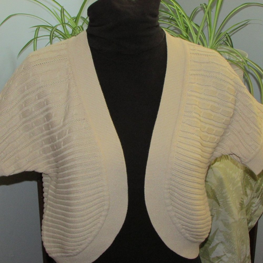 Peter Nygard Petites Cropped Knit Cardigan Sweater Beige Shrug